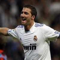 Higuain Cetak Gol ke-700 Madrid di Liga Champions