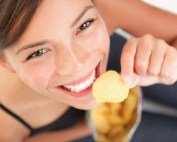 Cara Mudah Menghindari Ngemil di Malam Hari