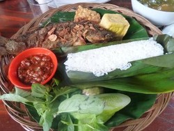 Makan Enak di Kebun Yuk!