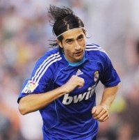 De La Red Gantung Sepatu di Usia 25 Tahun