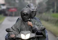 Waspadai Ancaman Gas Beracun di Balik Hujan Abu Merapi