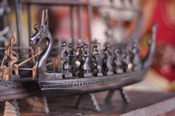 Setiap Rumah di desa Tumbur adalah Pengerajin Pahatan Kayu