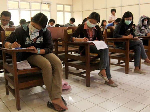 Tetap Ujian di Tengah Hujan Abu