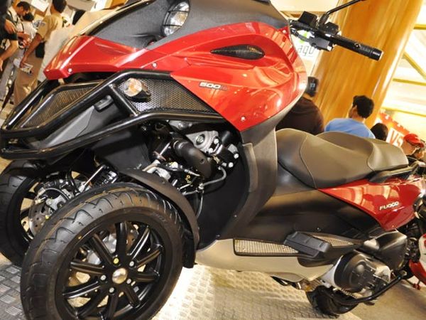 Roda Tiga Berharga Gila