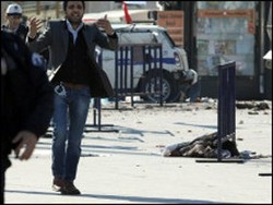 Bom Bunuh Diri Meledak Saat Salat Jumat, 50 Orang Tewas di Pakistan