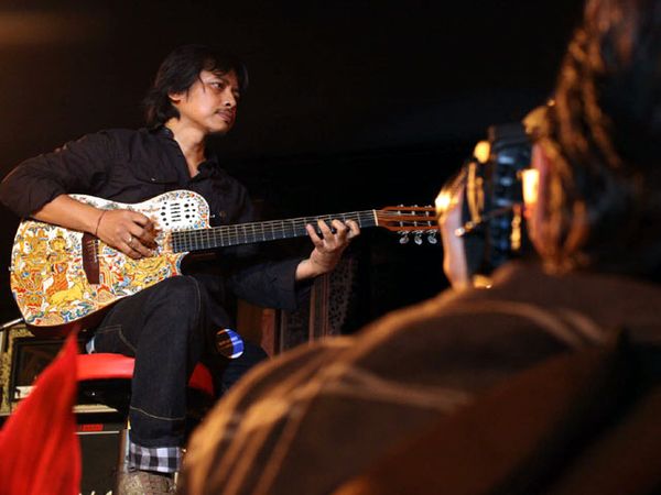 Dari Gitaris untuk Indonesia