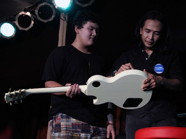 Piyu Lelang Sang Istri