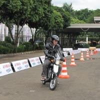 Pengunjung JMCS Antre Tes Ride Motor Baru 
