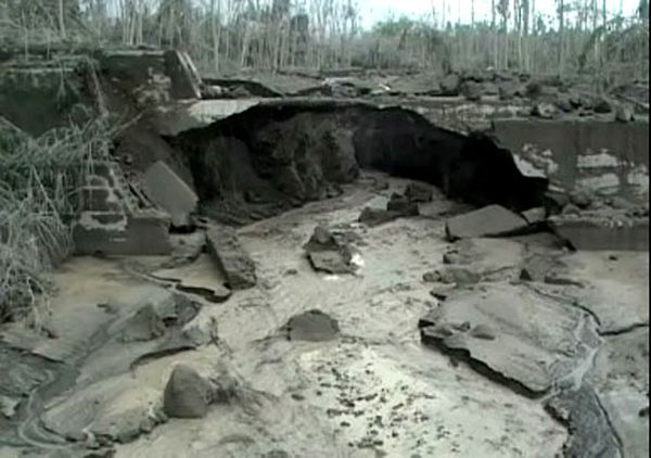 Dam Sungai Jebol Dihantam Lahar Dingin
