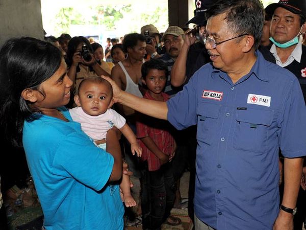 JK Kunjungi Pengungsi Merapi