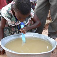 Dengan LifeStraw, Air Comberan atau Lumpur Siap Diminum