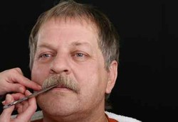 Peduli Kanker Prostat dengan Tidak Mencukur Kumis