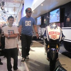 Motor Jorge Lorenzo Pukau Pengunjung Yamaha