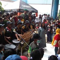 Keong Racun Ceriakan Pengungsi di Maguwoharjo