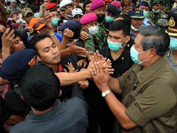 SBY Tinjau Pengungsi Merapi