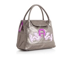 Dua Lambang Keberuntungan Iringi 30 Tahun Aigner di Asia