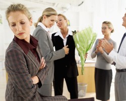 Busana Kerja Dapat Membuat Wanita Merasa Terintimidasi