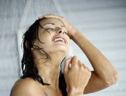 Haruskah Rambut Berminyak Berkeramas 2 Kali?