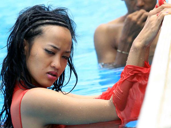 Ina Kamarie Syuting di Dalam Air