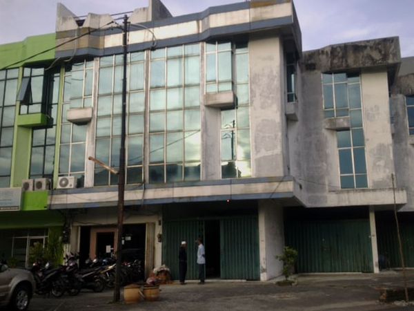 2 Ruko Dibobol Maling