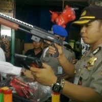 Pembeli Senpi Mainan Kebanyakan Orang Dewasa