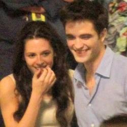 Robert Pattinson & Kristen Stewart Ciuman di Brazil