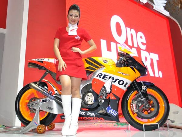 Thalita SPG Terbaik JMCS 2010