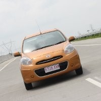 Nissan March Melahap Jalur Daendels