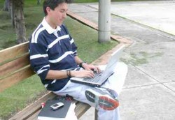 Bahaya Memangku Laptop Bagi Reproduksi Pria