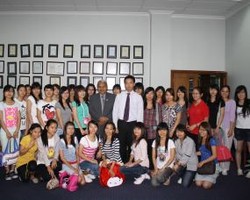 Merapi Meletus, 35 Mahasiswi UAD Asal China Mengungsi ke Bekasi