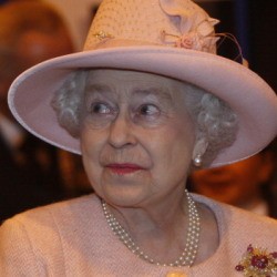 Ratu Elizabeth Bikin Akun Facebook