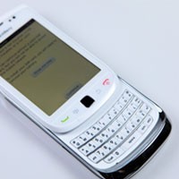 Menanti Datangnya BlackBerry Torch Putih