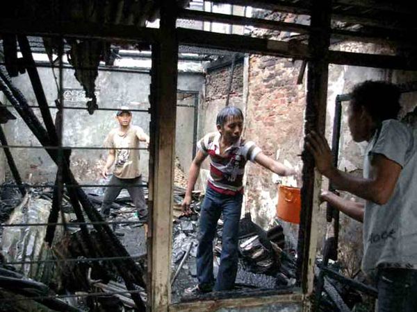 Api Lalap 12 Rumah di Cempaka Putih