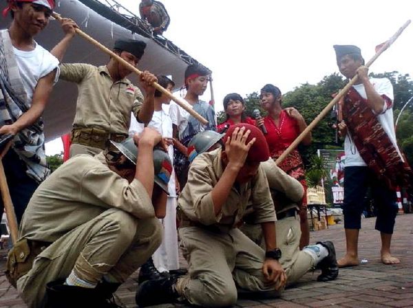 Fashion Performance Semarakkan Hari Pahlawan