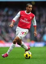 Walcott Senang Premiership Kompetitif