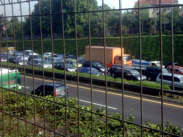Obama Melintas, Ruas Tol JORR Macet