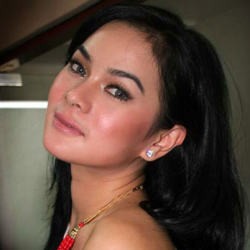 Main Film, Astrid Tiar Jadi Gadis Vietnam