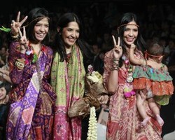 Pagelaran Busana 30 Tahun Ghea Panggabean Untuk Indonesia