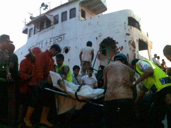 Kapal Motor Meledak, 2 Orang Tewas