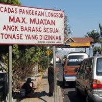 Hati-hati Lintasi Cadas Pangeran, Jalanan Licin!