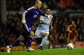 Hodgson Cuek Rumor Soal Reina