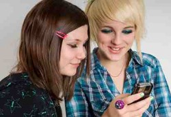 Pergaulan Bebas Rentan Pada Remaja yang Sering Kirim SMS