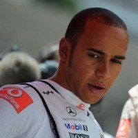 Hamilton Bertarung Sampai Akhir