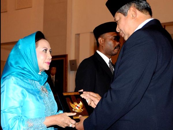 SBY Anugerahkan Gelar Pahlawan