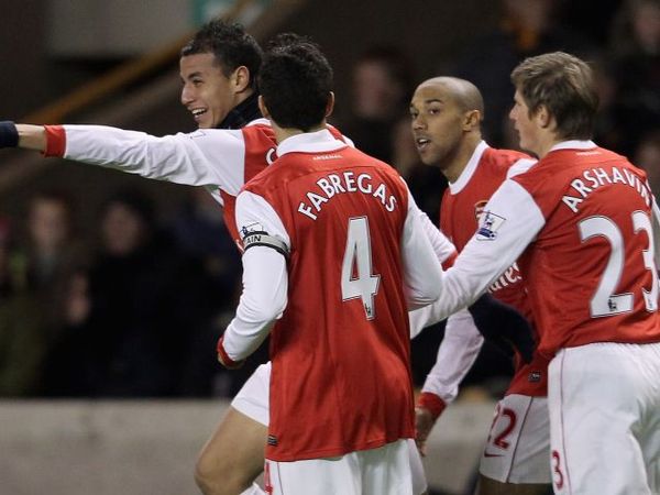 Chamakh Tembak Wolves