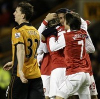 Sepasang Gol Chamakh Menangkan Arsenal