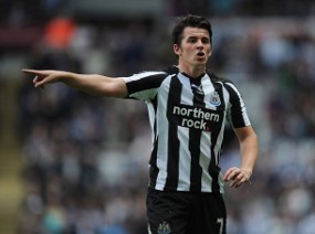 Pukul Pemain Rovers, Barton Terancam Sanksi FA