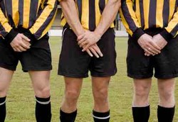 Pria dengan Penis Pendek Berbakat Jadi Pemain Bola