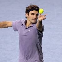 Sedikit Lelah, Federer Melaju