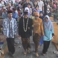 Angga dan Resika Menikah di Barak Pengungsian